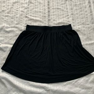 Ann Taylor Loft black womens skirt sz. Medium in black
